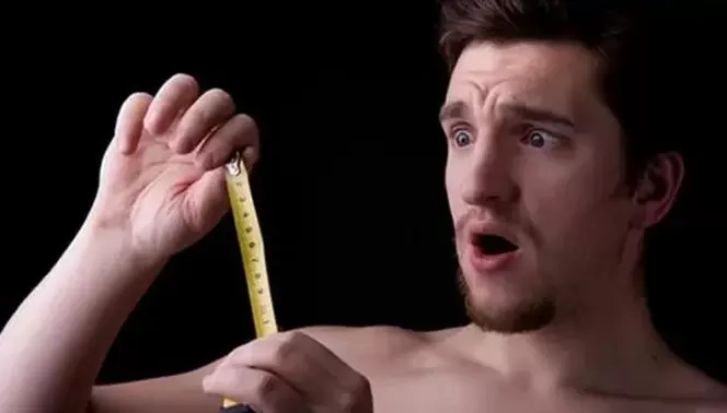 muž si změřil penis před zvětšením